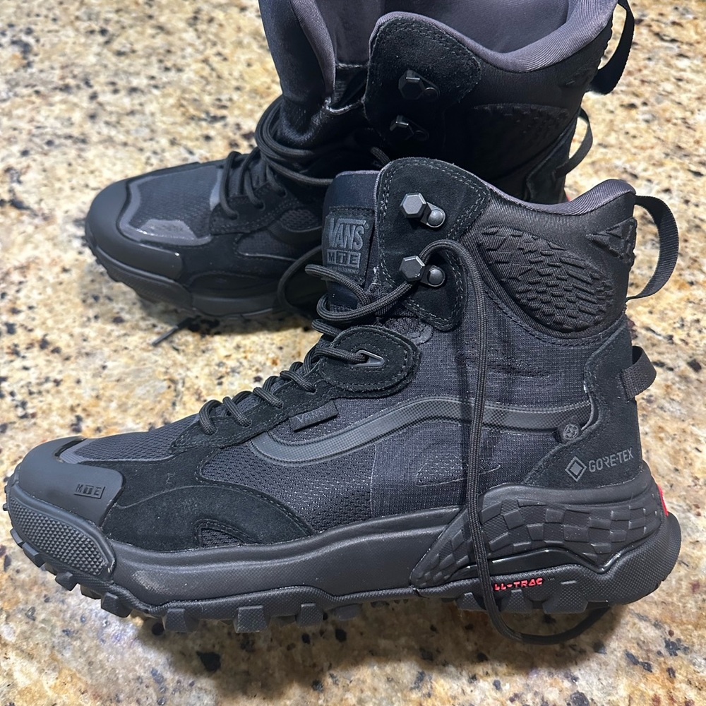 Vans Crestline Gore-Tex boots